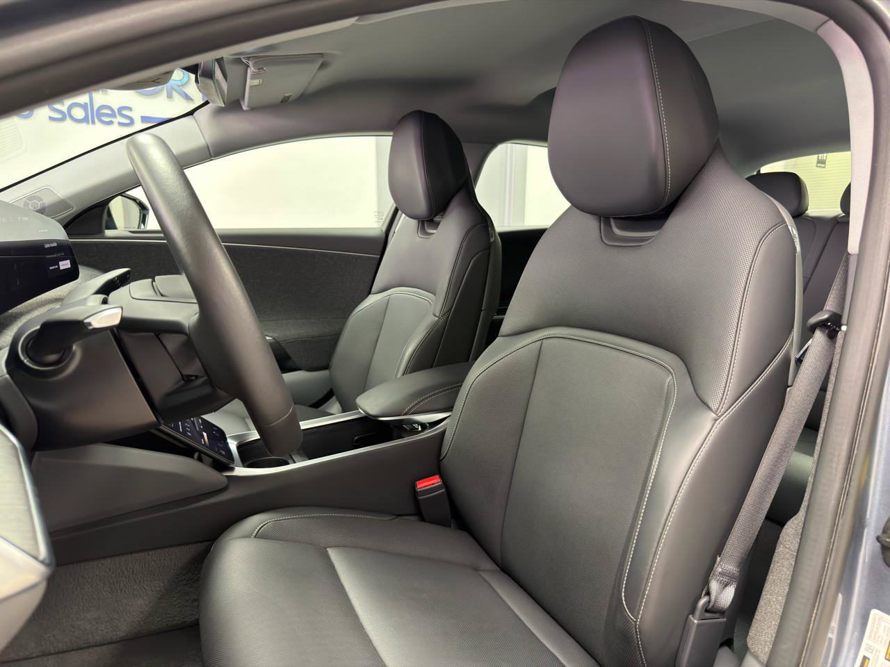 Used 2025 Lucid Air Pure RWD image 11