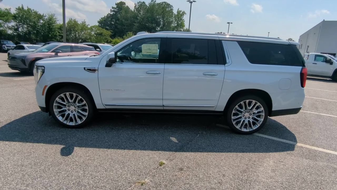 Used 2026 GMC Yukon XL Denali w/ Denali Reserve Package AWD/4WD image 5