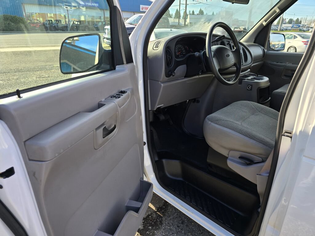 Used 2002 Ford E-250 and Econoline 250 RWD image 15