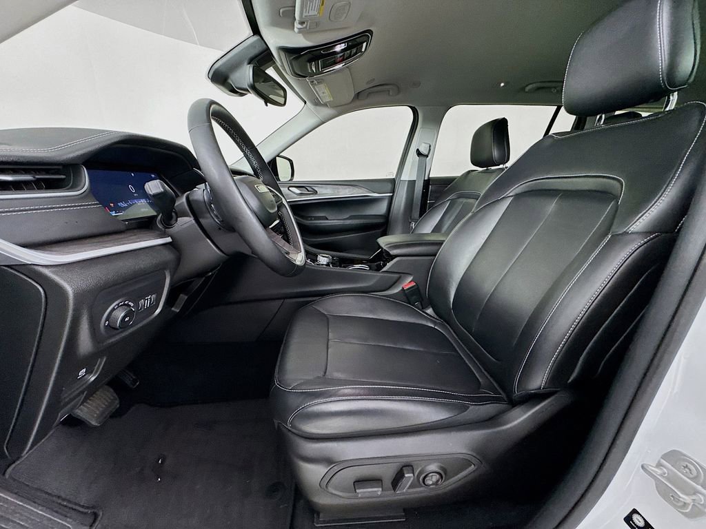 Used 2022 Jeep Grand Cherokee L Limited RWD image 25