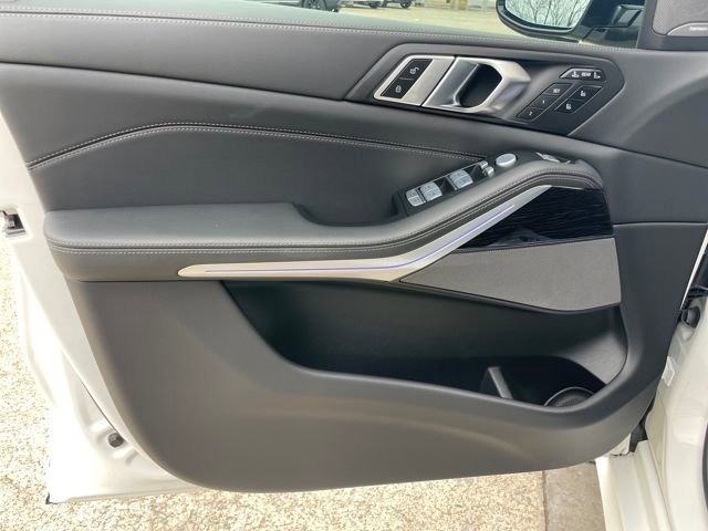 Used 2023 BMW X7 M60i w/ Executive Package image 9