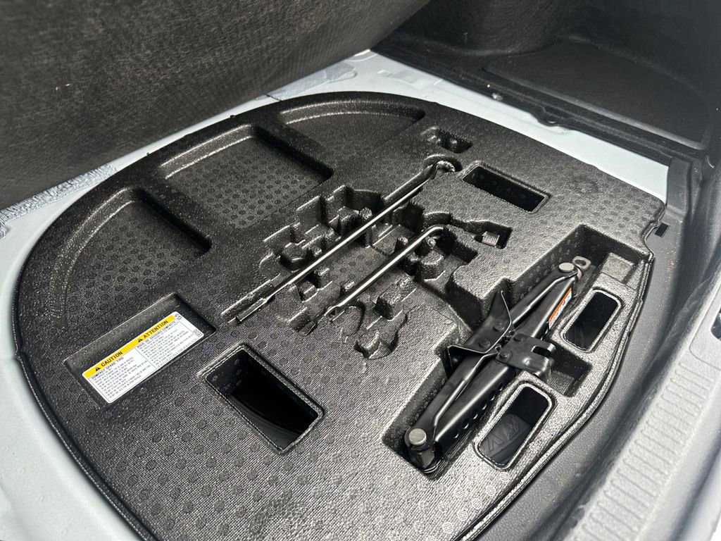 Used 2025 Toyota Camry LE image 29