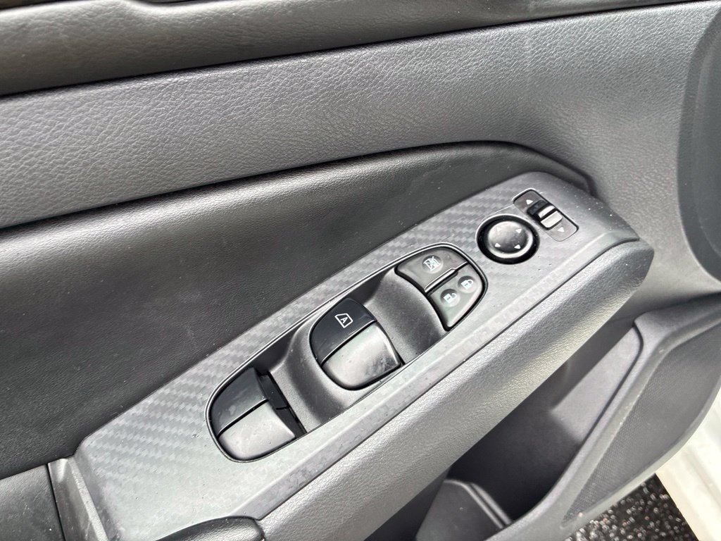 Used 2025 Nissan Altima 2.5 SV AWD/4WD image 12