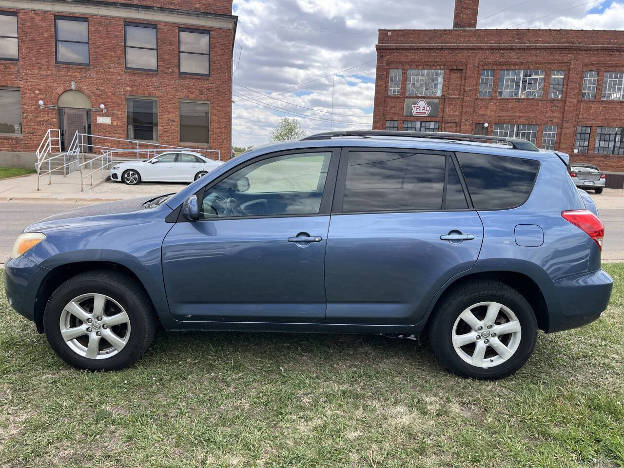 Used 2007 Toyota RAV4 Limited AWD/4WD image 8