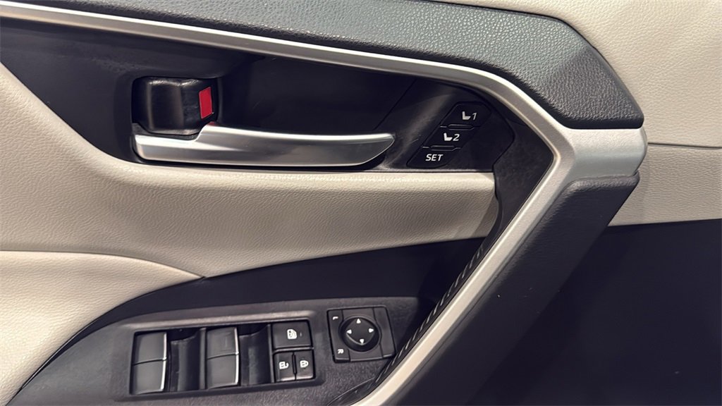 Used 2019 Toyota RAV4 XLE Premium image 23