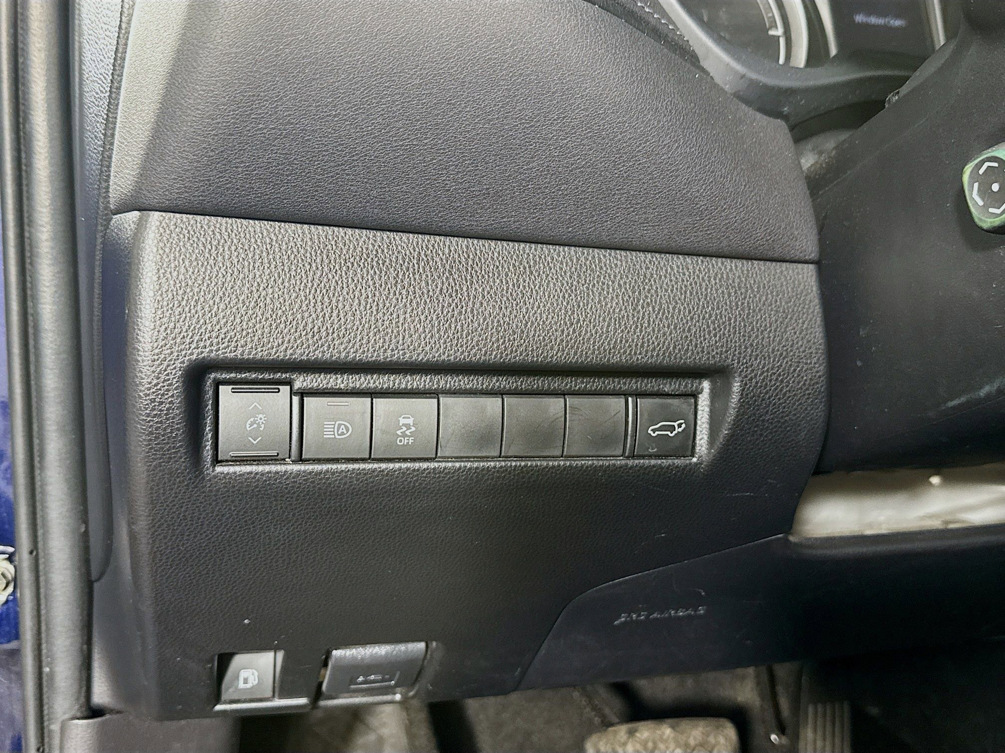 Certified 2021 Toyota Venza LE AWD/4WD image 11