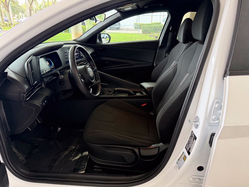 Used 2025 Hyundai Elantra Sport FWD image 6