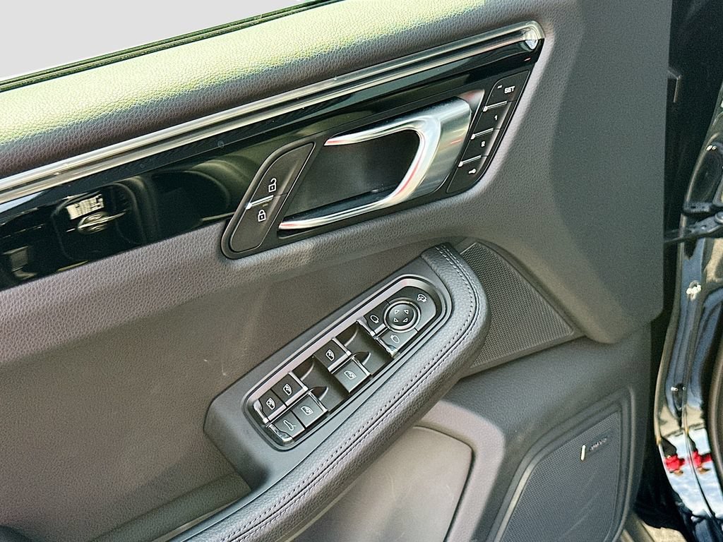 Certified 2026 Porsche Macan AWD/4WD image 20