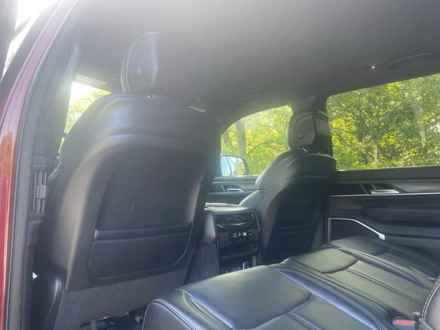Used 2024 Jeep Wagoneer L Series II w/ Flexible Seating Group RWD image 13