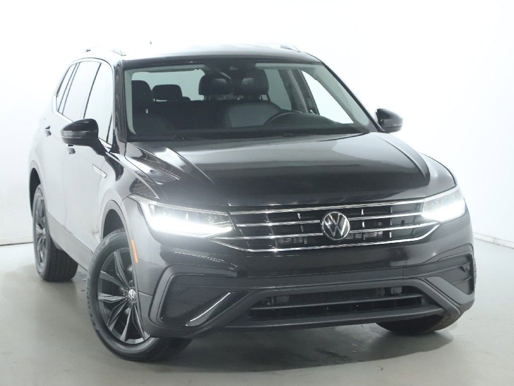 Used 2024 Volkswagen Tiguan SE image 2