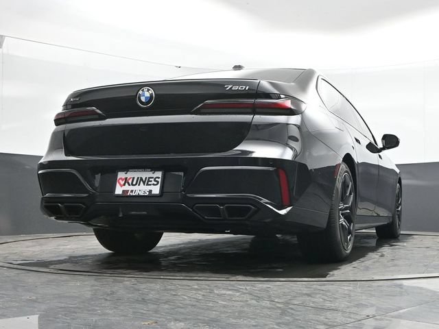 Used 2023 BMW 760i xDrive w/ Executive Package AWD/4WD image 39