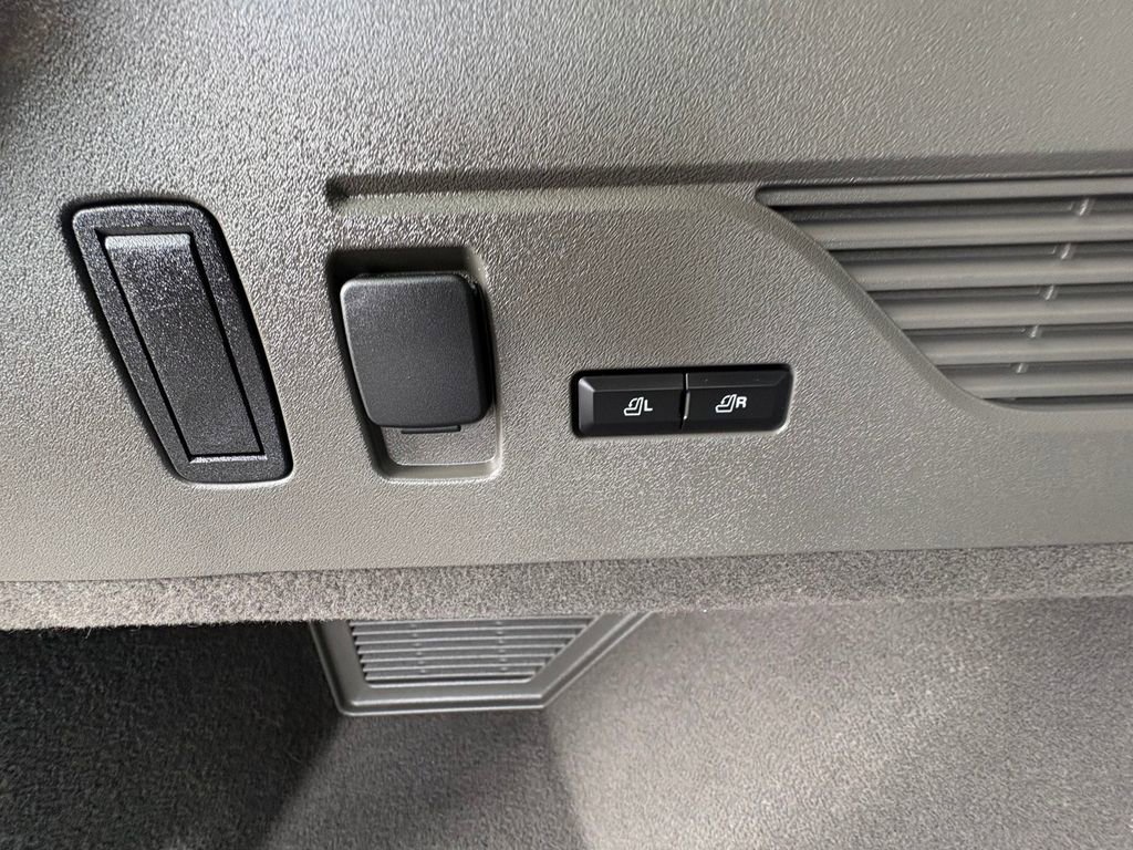 Certified 2025 Lincoln Nautilus Premier w/ Equipment Group 102A image 29