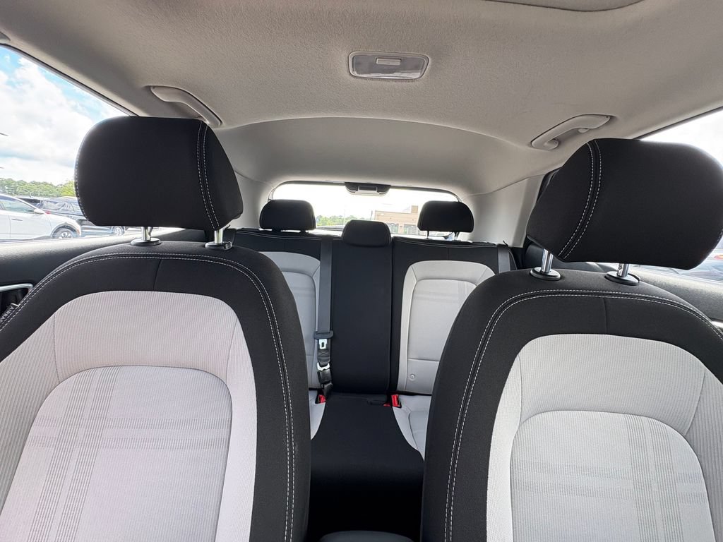 Used 2025 Hyundai Venue SEL FWD image 24