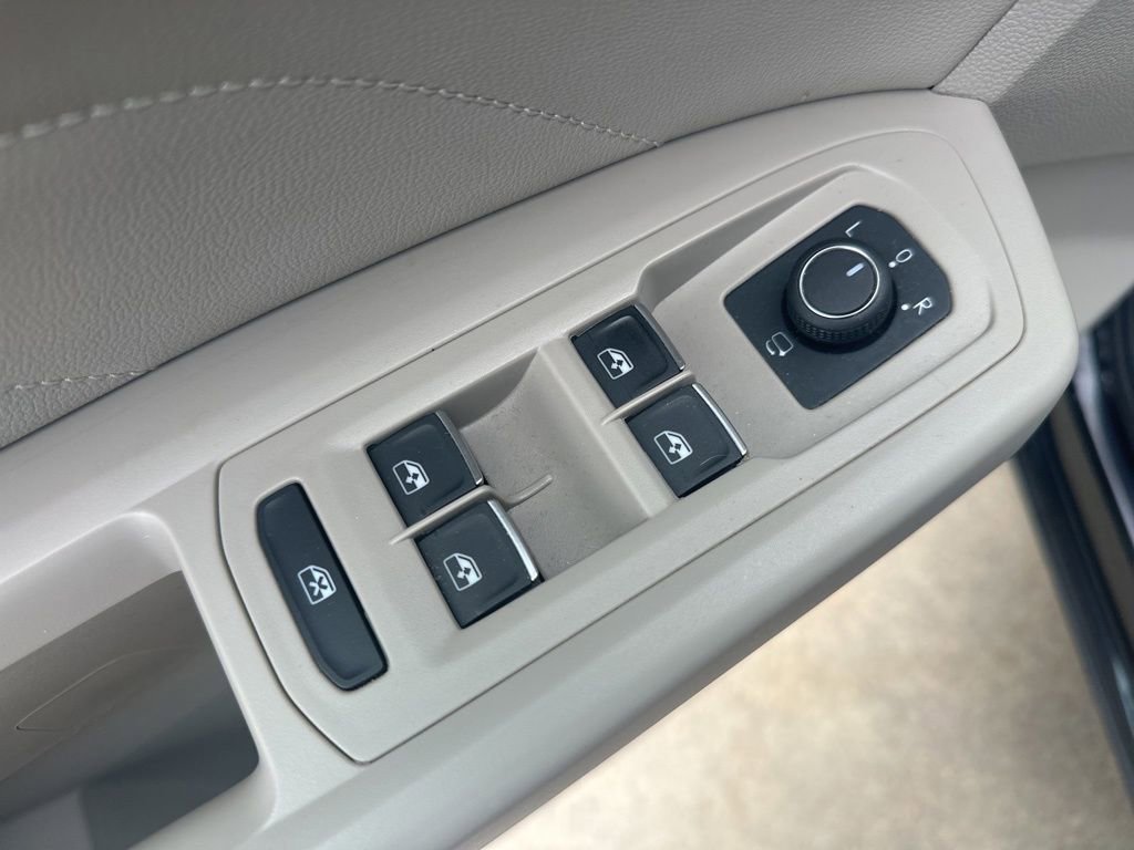 Used 2023 Volkswagen Atlas SEL Premium AWD/4WD image 17