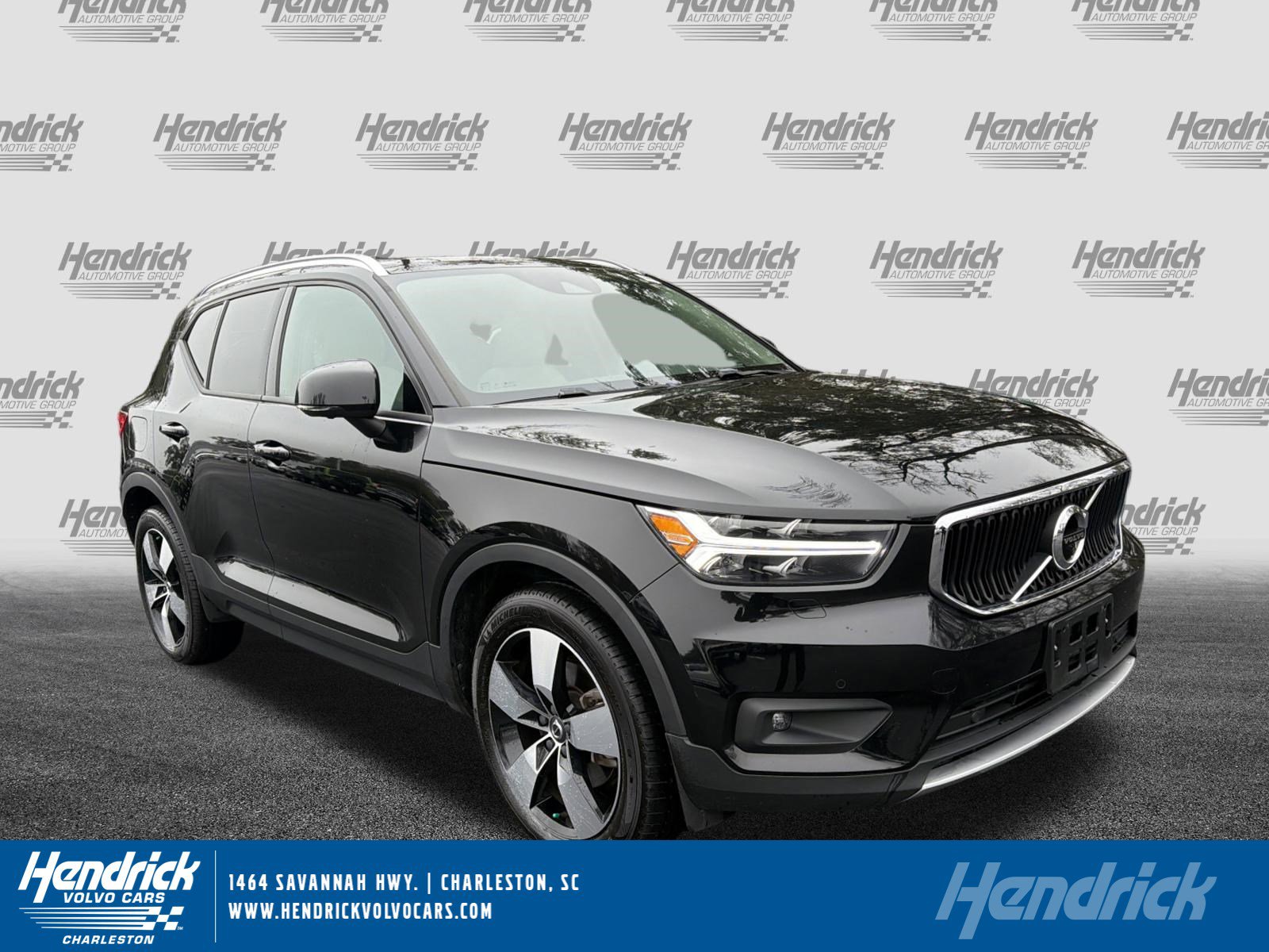 Used 2020 Volvo XC40 T5 Momentum w/ Protection Package Premier image 1