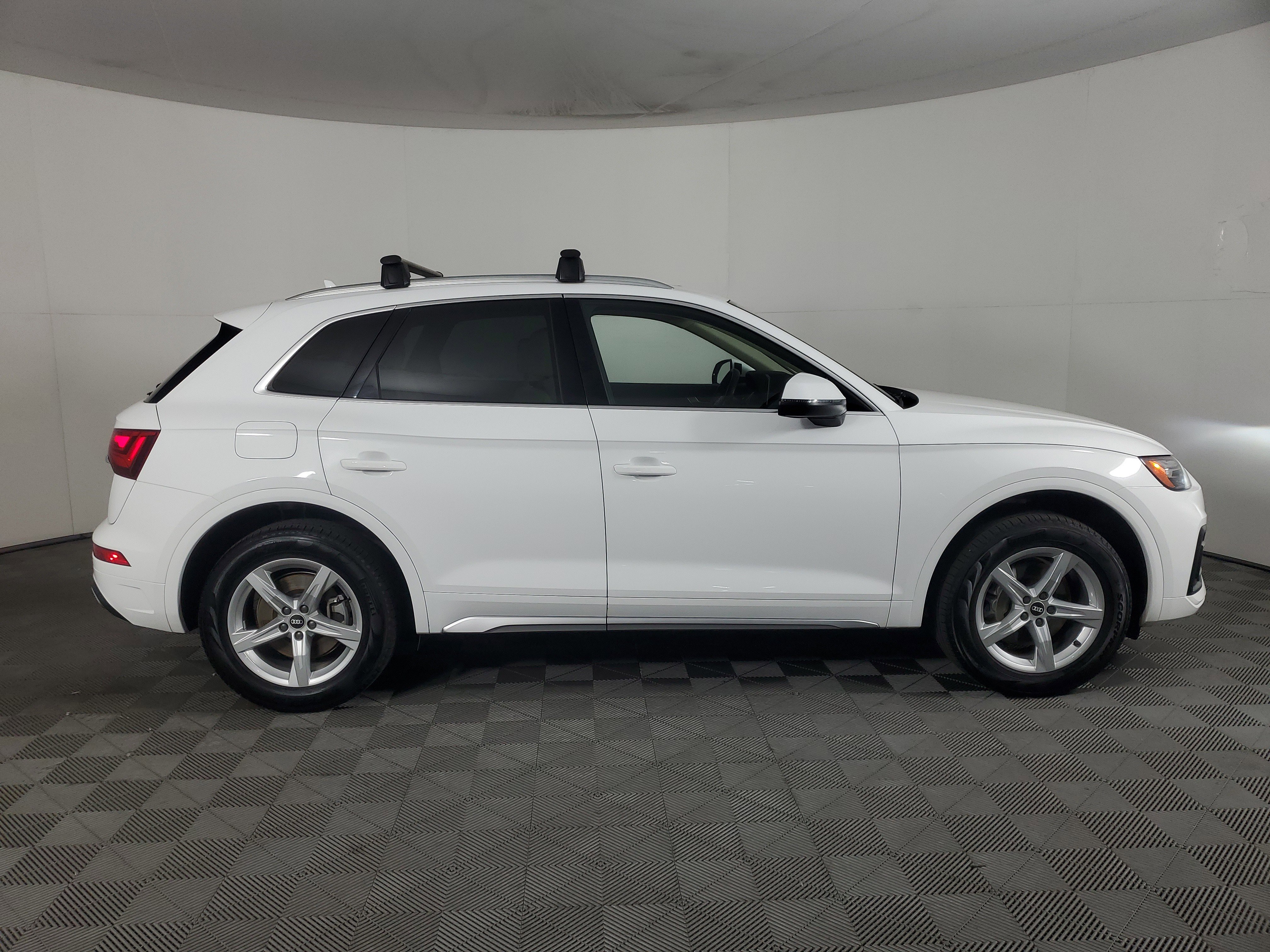 Used 2021 Audi Q5 2.0T Premium w/ Convenience Package AWD/4WD image 3