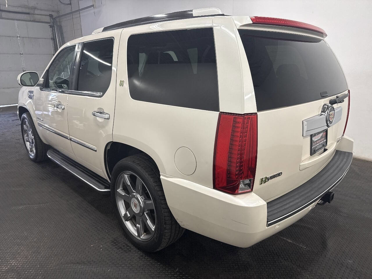 Used 2012 Cadillac Escalade 4WD Hybrid image 4