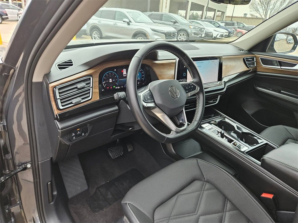 Used 2025 Volkswagen Atlas SE image 13