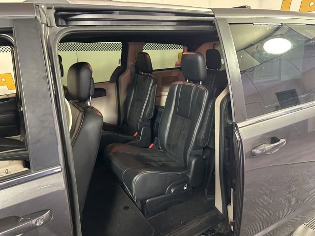 Used 2018 Dodge Grand Caravan SXT FWD image 31