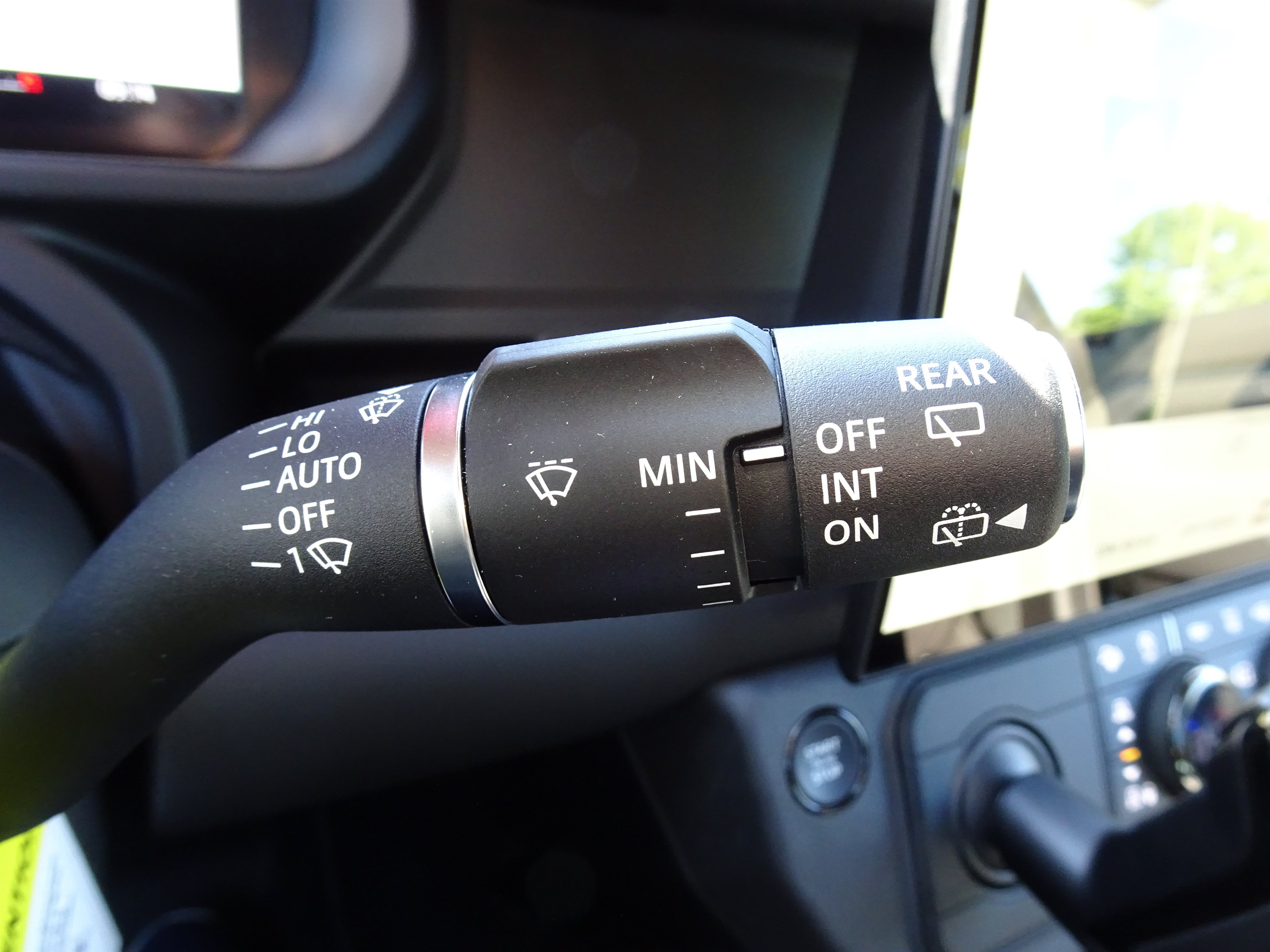 New 2026 Land Rover Defender 110 OCTA AWD/4WD image 32