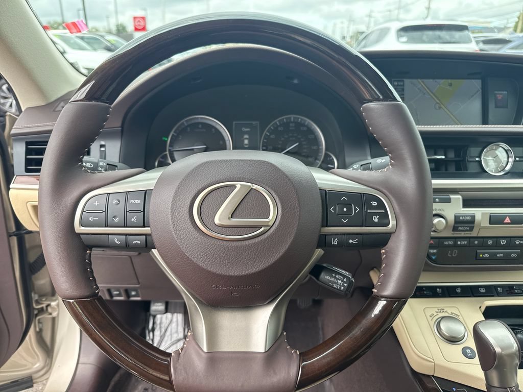 Used 2018 Lexus ES 350 w/ Luxury Package w/Wood Trim FWD image 16