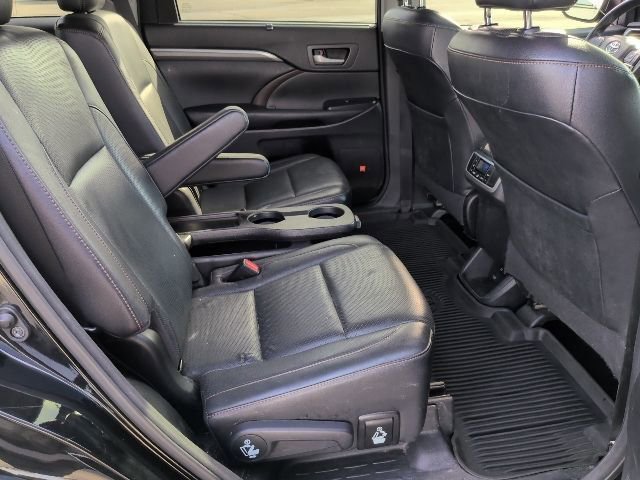 Used 2017 Toyota Highlander Limited image 5