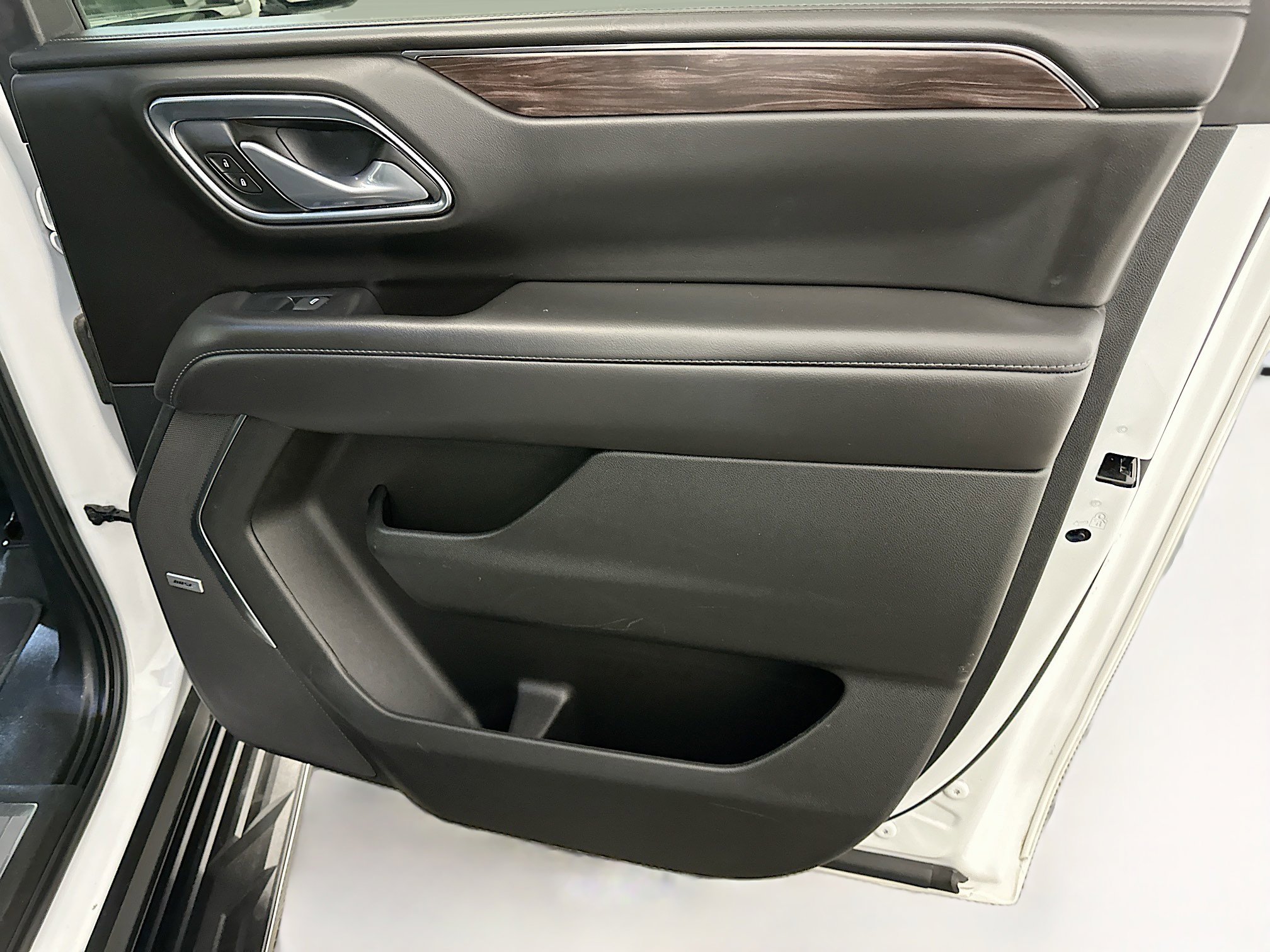 Used 2024 Chevrolet Suburban LT image 33