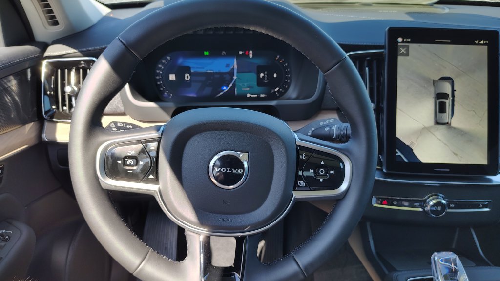 New 2026 Volvo XC90 B6 Plus w/ Protection Package AWD/4WD image 13