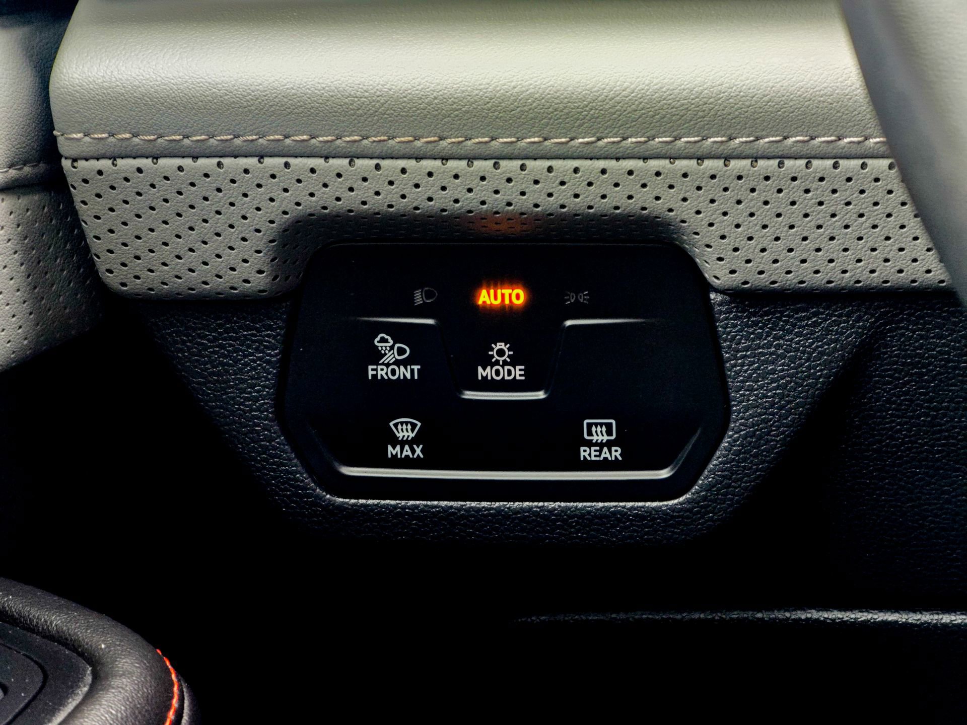 Used 2024 Volkswagen Atlas Peak Edition SE image 39