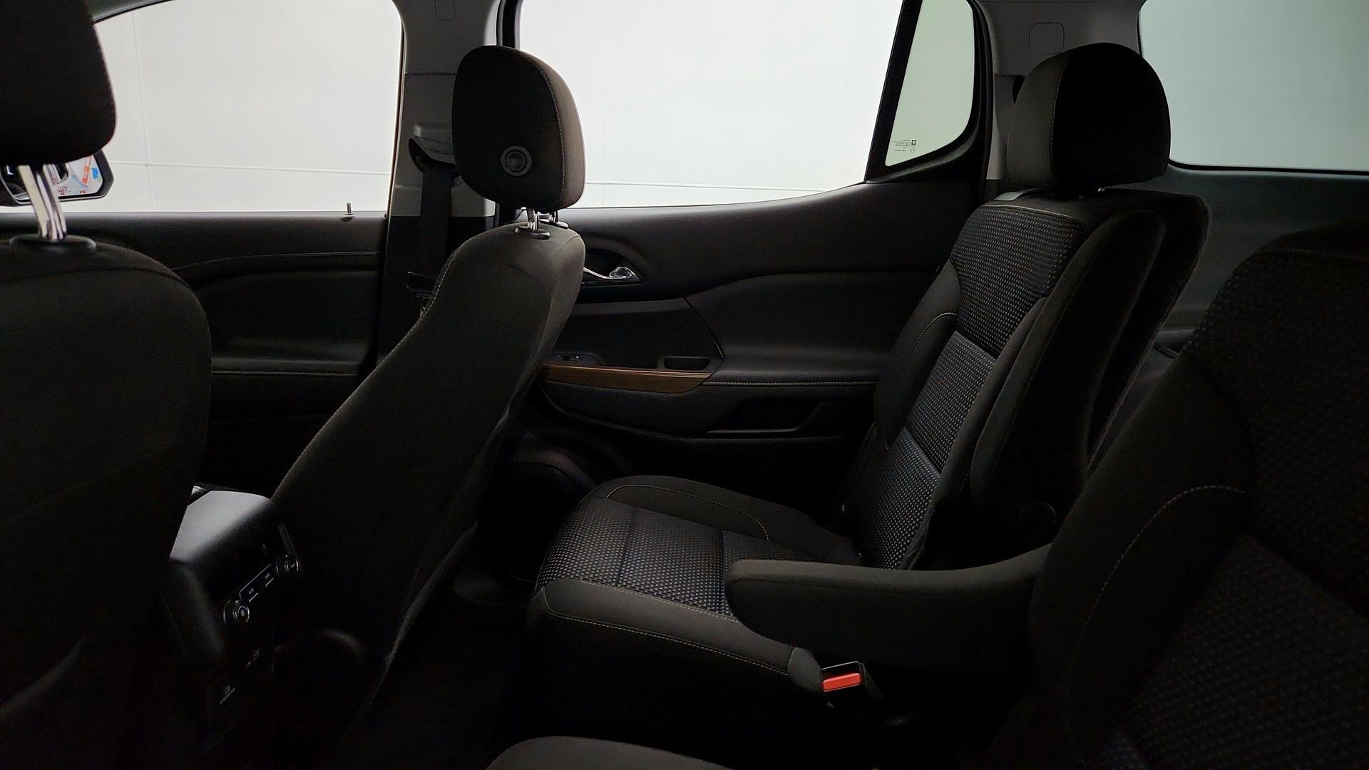 Used 2021 GMC Acadia SLE w/ Driver Convenience Package FWD image 23