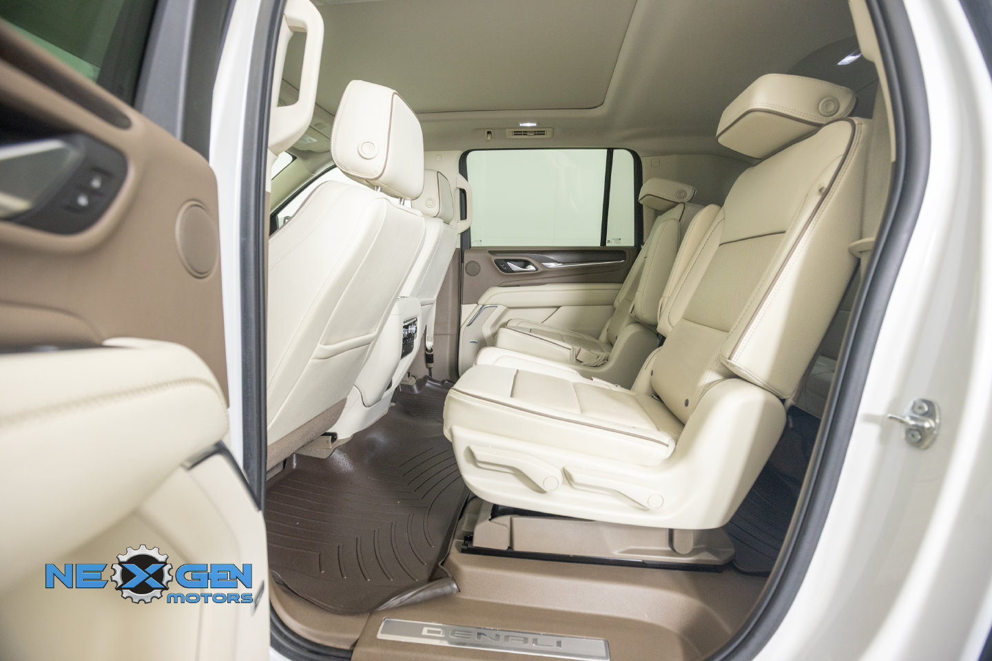Used 2022 GMC Yukon XL Denali AWD/4WD image 31