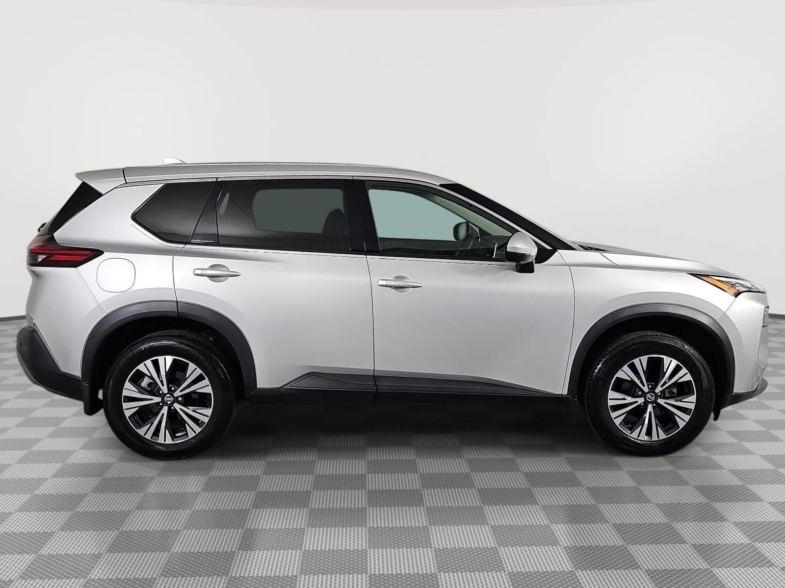 Used 2021 Nissan Rogue SV FWD image 9
