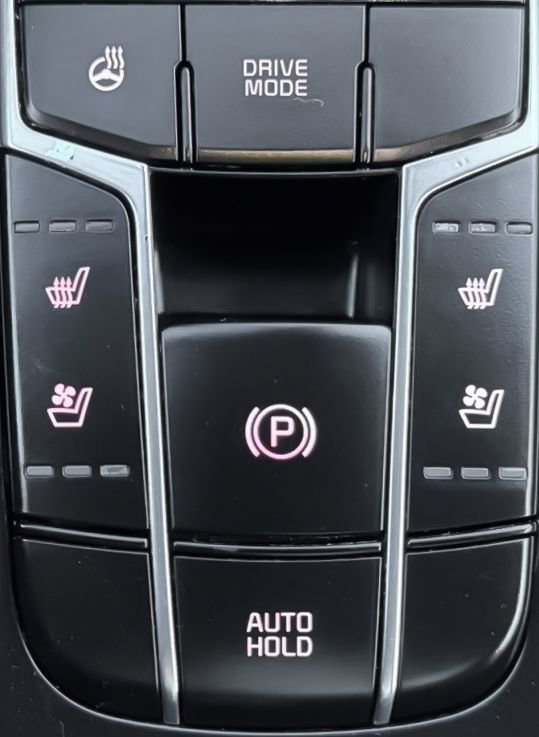 Used 2018 Kia Cadenza Technology image 23