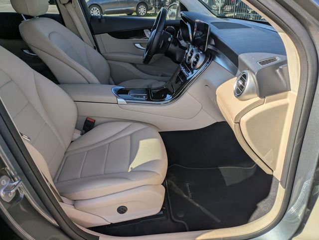 Used 2021 Mercedes-Benz GLC 300 image 29