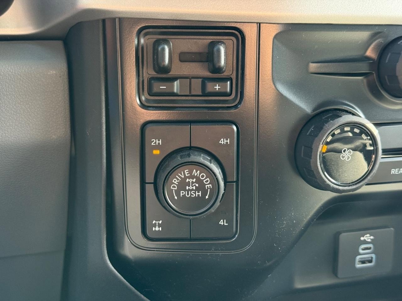 New 2026 Ford F250 XLT w/ Tremor Off-Road Package image 13