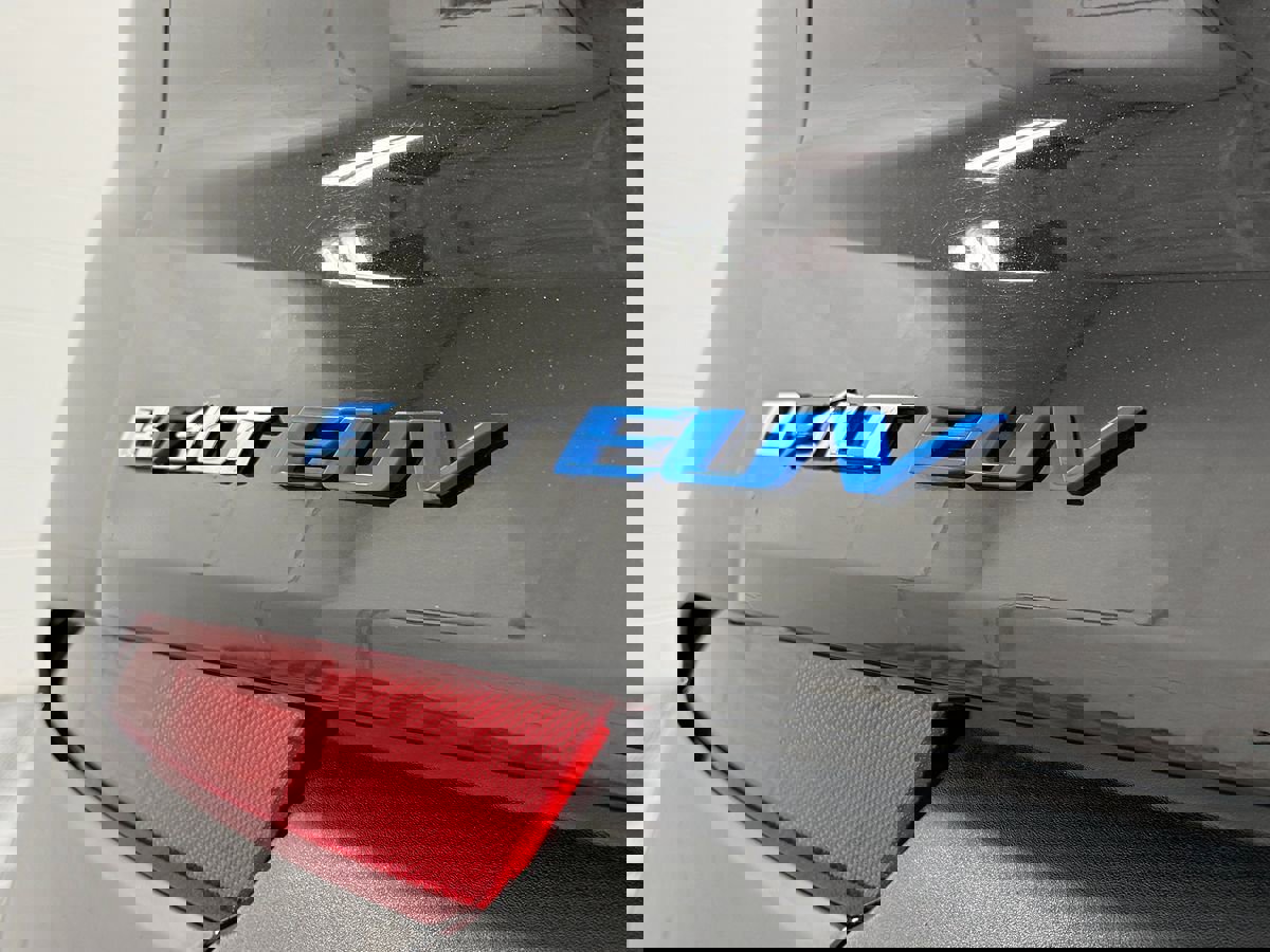 Used 2023 Chevrolet Bolt EUV LT image 9