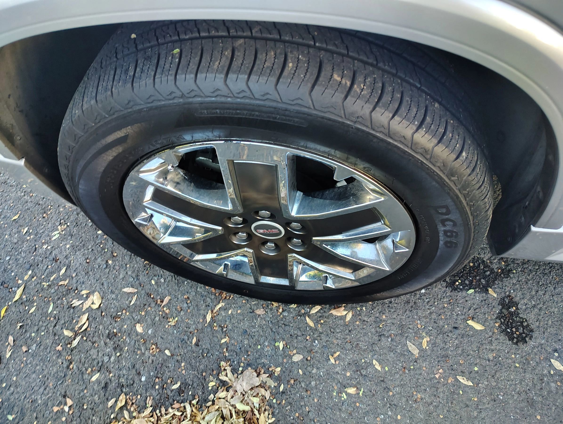 Used 2012 GMC Acadia Denali image 10