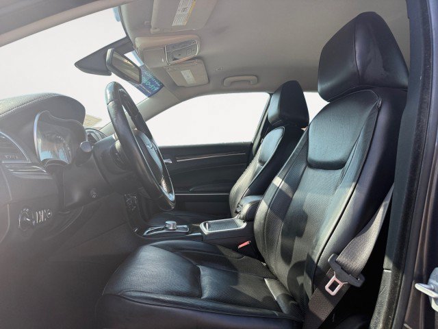 Used 2019 Chrysler 300 Limited RWD image 4
