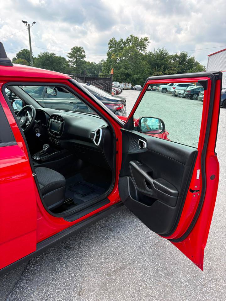 Used 2021 Kia Soul S FWD image 16