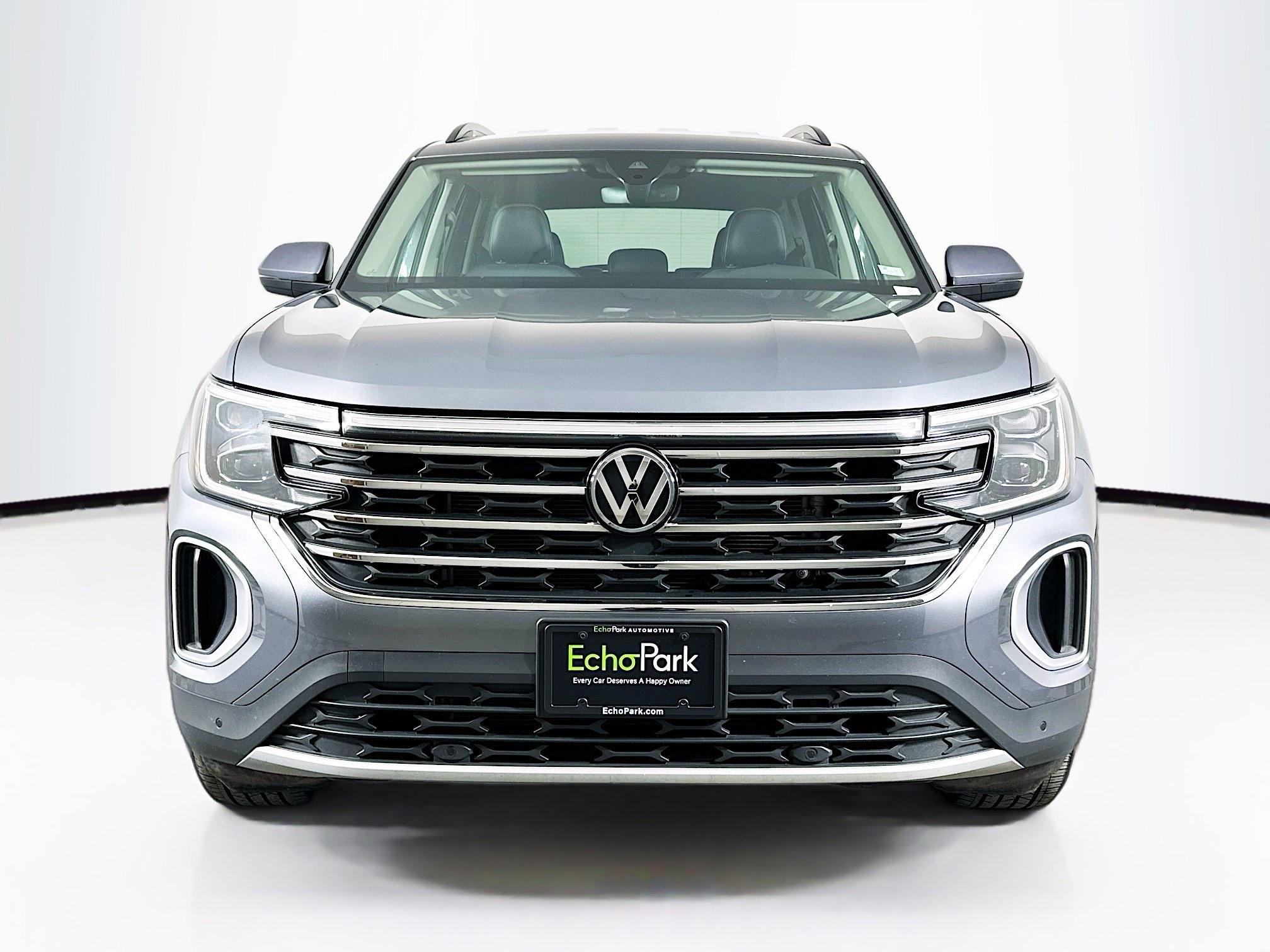 Used 2025 Volkswagen Atlas SE image 2
