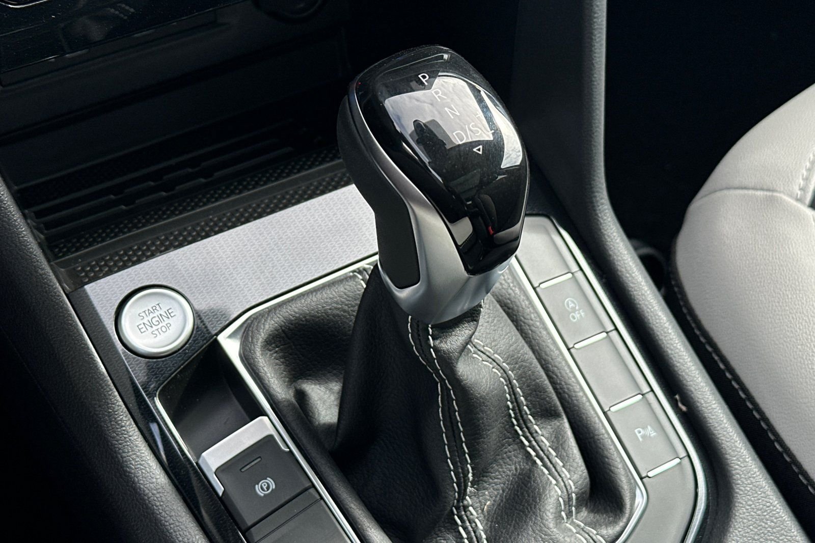 New 2026 Volkswagen Taos SE FWD image 21