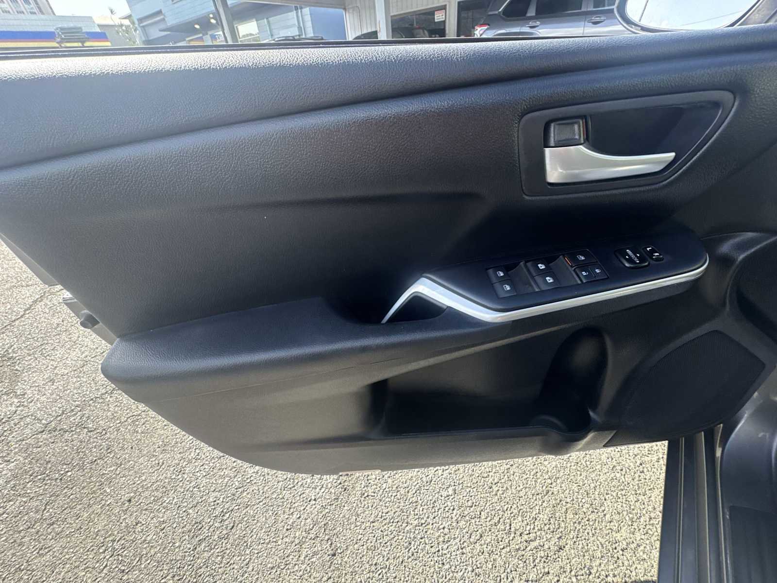 Used 2015 Toyota Camry SE image 13