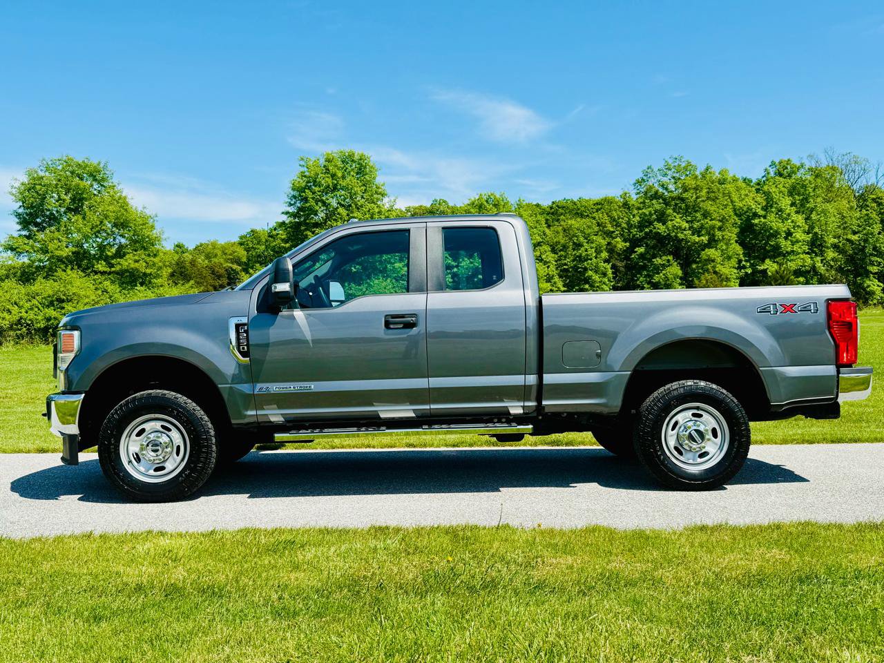 Used 2022 Ford F250 XL w/ Power Equipment Group AWD/4WD image 3