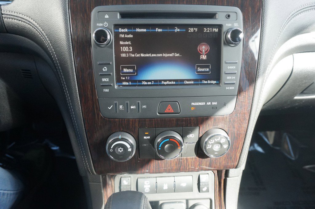 Used 2016 Chevrolet Traverse LT w/ Style and Technology Package image 12