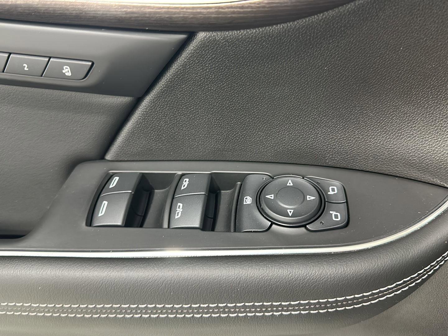 Used 2023 Buick Envision Avenir AWD/4WD image 18