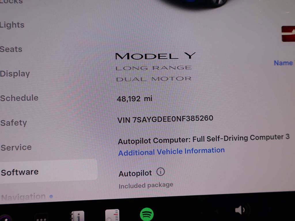 Used 2022 Tesla Model Y Long Range image 40