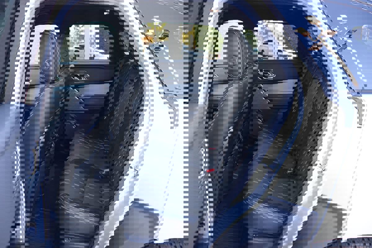 Used 2018 Land Rover Range Rover Velar R-Dynamic SE image 41