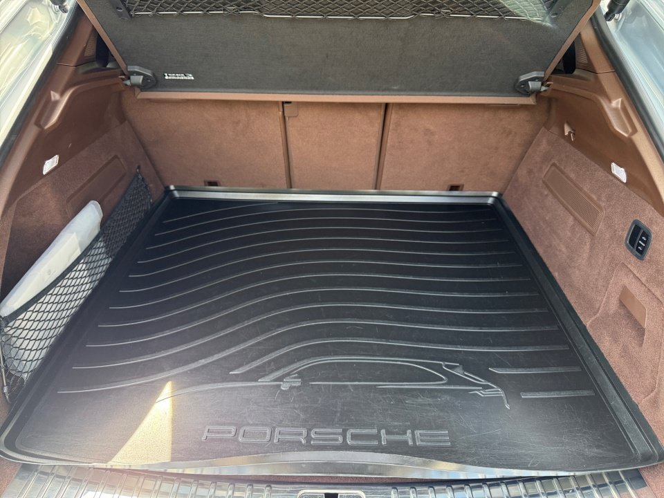 Certified 2020 Porsche Cayenne Turbo S AWD/4WD image 17