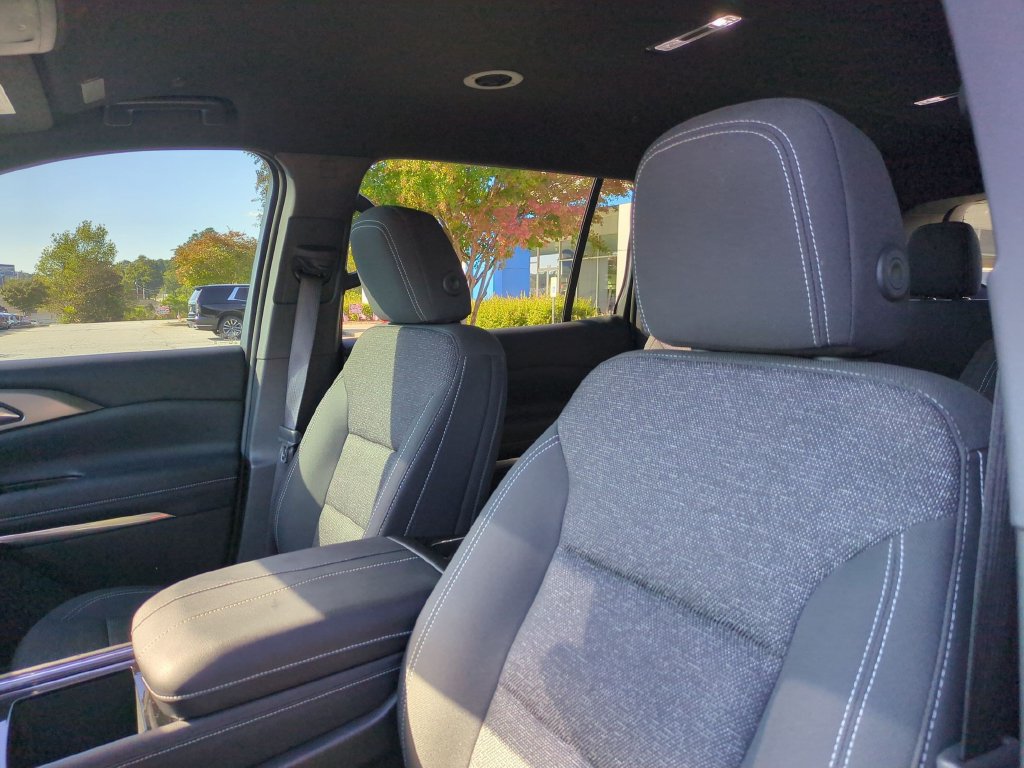 Used 2025 Chevrolet Traverse LT w/ Driver Confidence Package AWD/4WD image 14