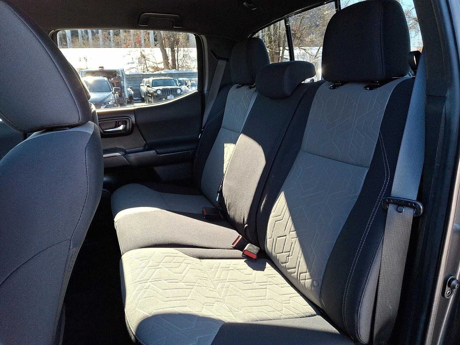 Used 2022 Toyota Tacoma TRD Off-Road image 9